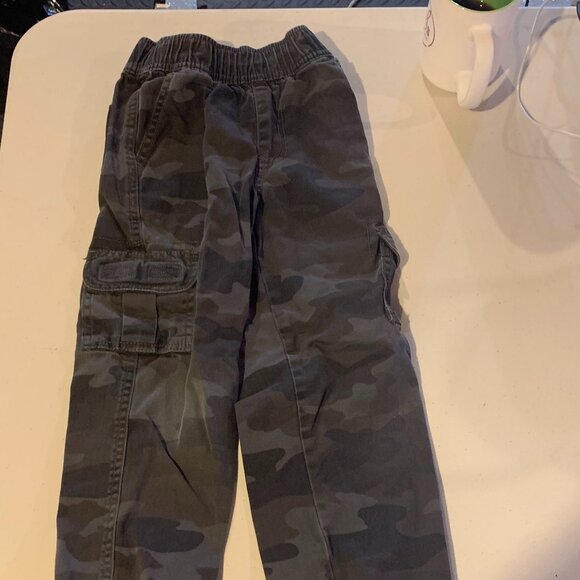 Boys Cargo Pants Camo Color Size 5T - Picture 1 of 3